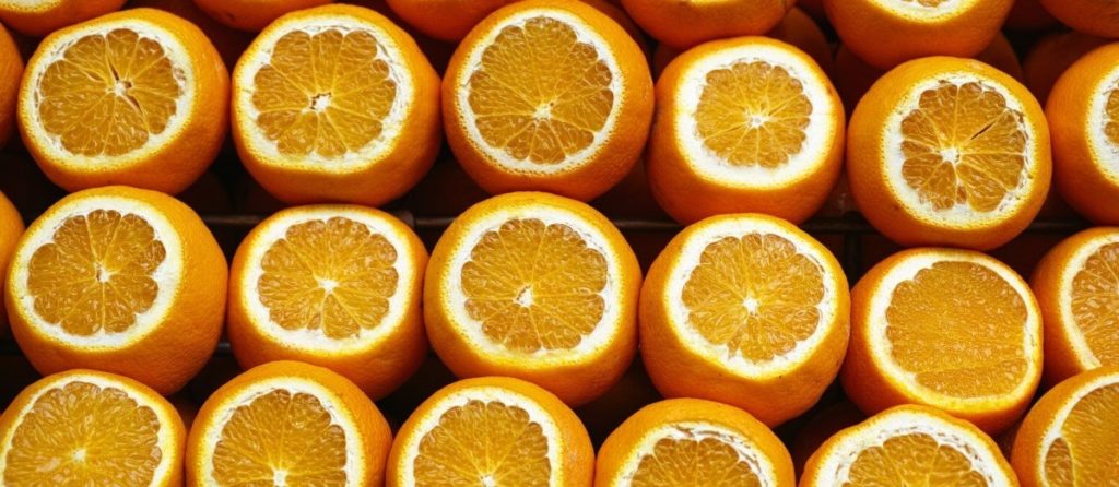 Cuanta vitamina C tiene la naranja
