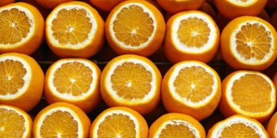 Cuánta vitamina C tiene la naranja