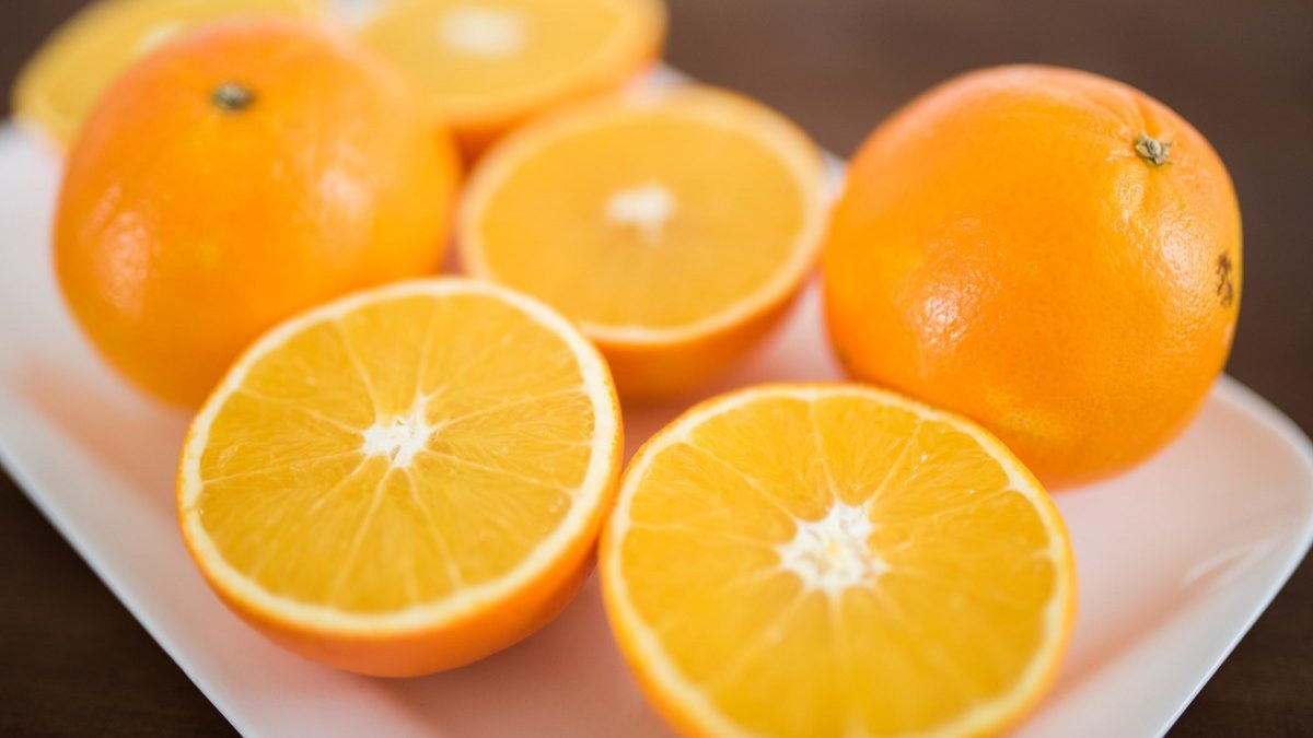 que vitaminas aporta la naranja